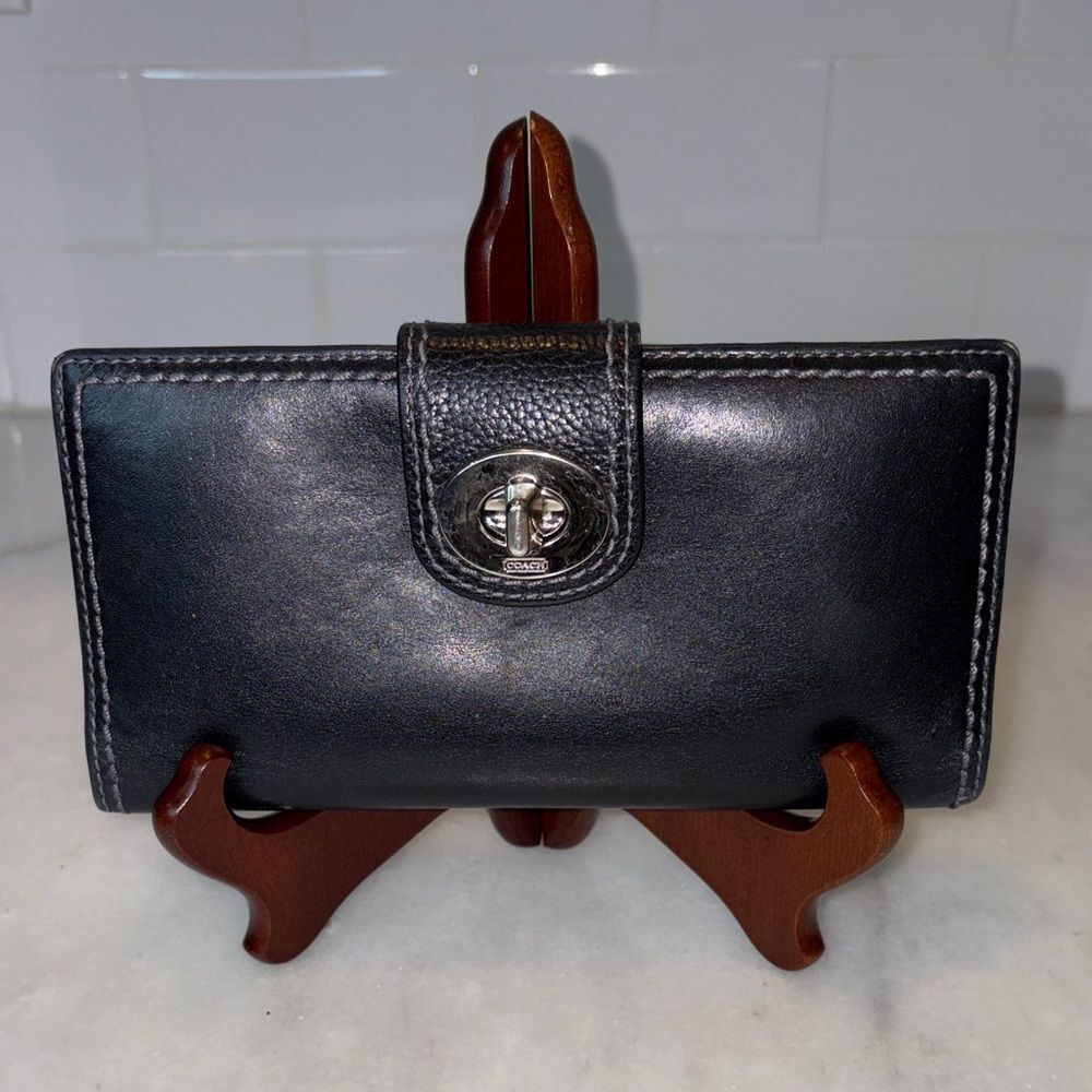 Coach Wallet Smooth Leather Twistlock double Flap Full Sized Wallet